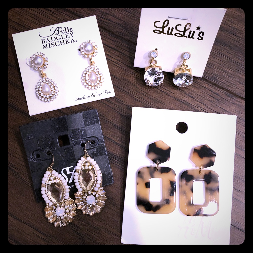 Lot 4 Earrings 25$